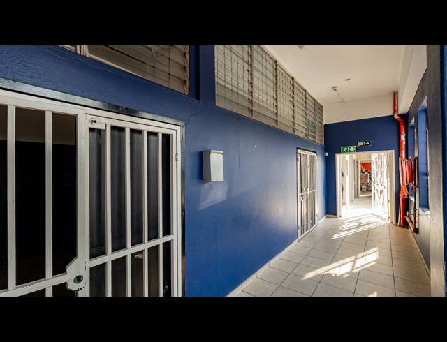 2,413M² BUILDING FOR SALE IN FONTAINEBLEAU